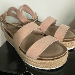 WW 8.5 Blush Platform Sandals